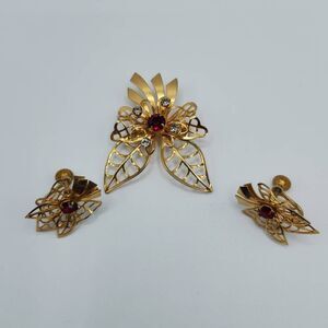 Vintage Signed B.N. Rhinestone Brooch Screwback Earrings Set Gold-tone Red OS
